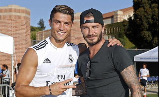 乌甲联赛阿根廷门将超远距离破门，皮球飞行全场后弹地入网