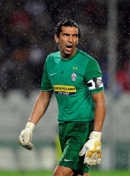 疯狂进球大战！西甲领头羊征服客场，豪取6连胜，领先皇马4分