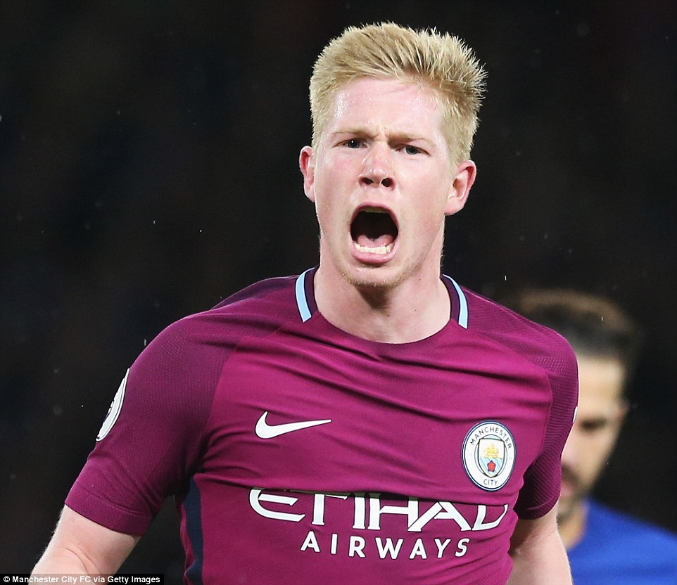 曼联、利物浦近五轮各1胜，英超积分榜曼联积22分，领先利物浦。