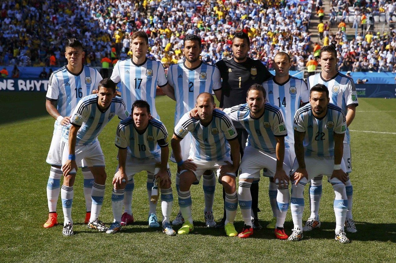 足球世界杯吉祥物亮相，造型引网友热评